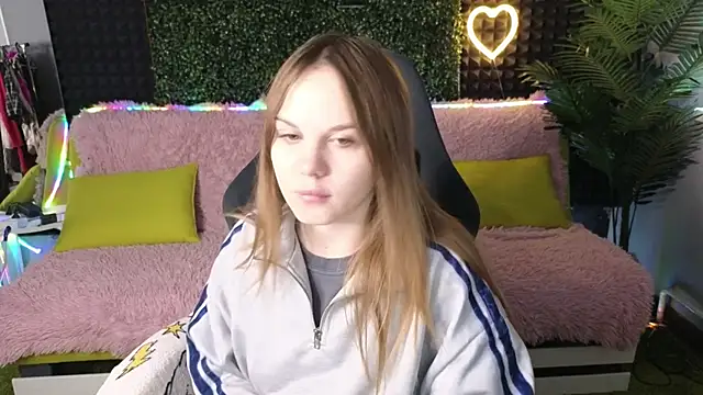 Snapshot of Dyna_bae chatting on 09/30/25, 02:27 Dyna bae online show from 09/30/25, 02:27