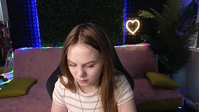 Snapshot of Dyna_bae chatting on 10/15/25, 08:03 Dyna bae online show from 10/15/25, 08:03