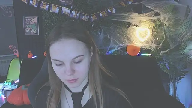 Snapshot of Dyna_bae chatting on 10/20/25, 02:01 Dyna bae online show from 10/20/25, 02:01