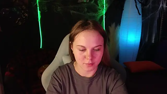 Snapshot of Dyna_bae chatting on 10/25/25, 08:11 Dyna bae online show from 10/25/25, 08:11