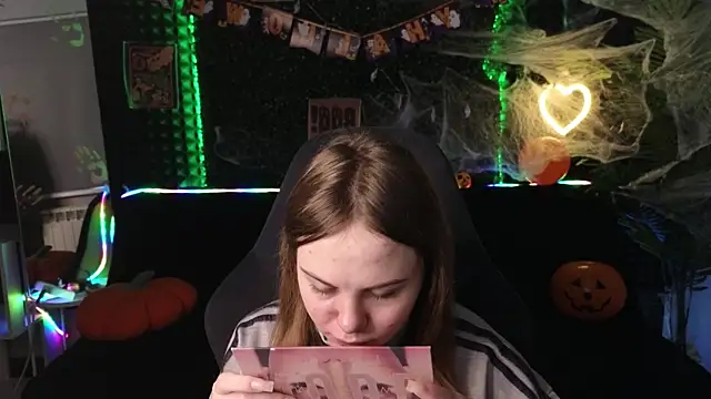 Snapshot of Dyna_bae chatting on 10/26/25, 02:06 Dyna bae online show from 10/26/25, 02:06