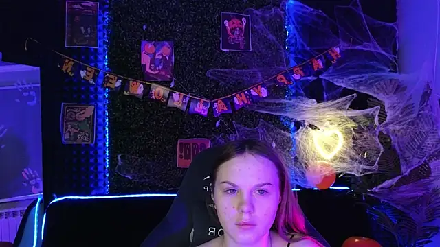 Snapshot of Dyna_bae chatting on 10/29/25, 02:03 Dyna bae online show from 10/29/25, 02:03