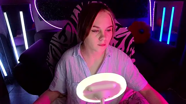 Snapshot of Dyna_bae chatting on 11/10/25, 04:17 Dyna bae online show from 11/10/25, 04:17