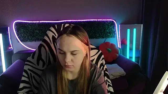 Snapshot of Dyna_bae chatting on 11/14/25, 02:21 Dyna bae online show from 11/14/25, 02:21