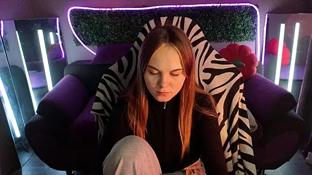 Snapshot of Dyna_bae chatting on 11/16/25, 04:01 Dyna bae online show from 11/16/25, 04:01