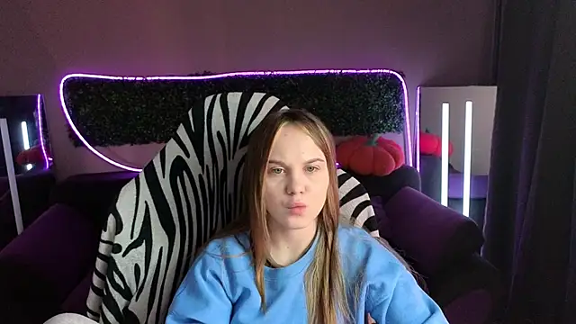 Snapshot of Dyna_bae chatting on 11/17/25, 09:37 Dyna bae online show from 11/17/25, 09:37