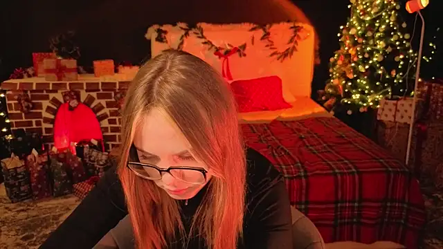 Snapshot of Dyna_bae chatting on 12/14/25, 09:36 Dyna bae online show from 12/14/25, 09:36