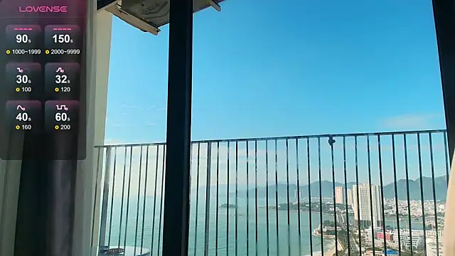 Snapshot of minamoons chatting on 11/15/25, 01:14 minamoons online show from 11/15/25, 01:14