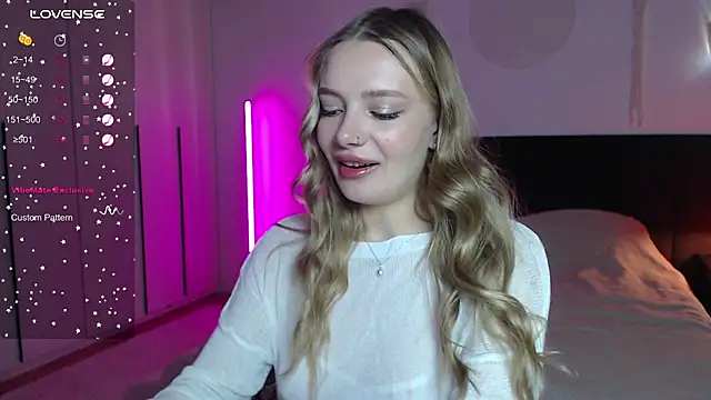 LunaticaBae online show from 02/24/25, 01:02