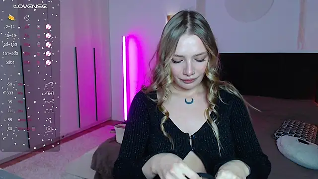 LunaticaBae online show from 02/27/25, 01:05