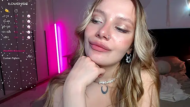 LunaticaBae online show from 03/16/25, 07:15