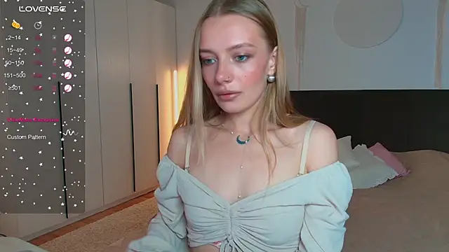 LunaticaBae online show from 09/12/25, 04:01