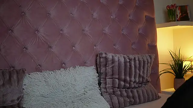 MaiaMini online show from 10/12/25, 08:52