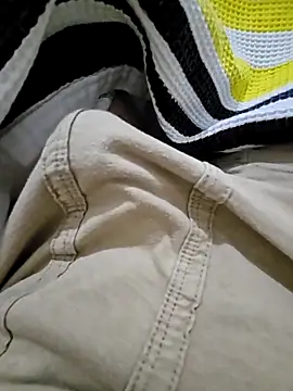 Snapshot of skiciyunis chatting on 09/15/25, 07:14 skiciyunis online show from 09/15/25, 07:14