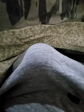 Snapshot of skiciyunis chatting on 11/17/25, 09:53 skiciyunis online show from 11/17/25, 09:53