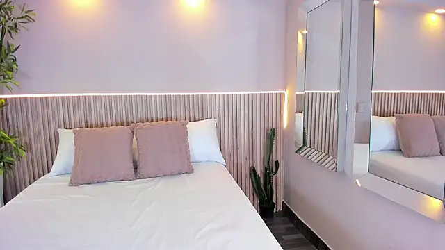 Snapshot of GeorginaReyes chatting on 12/17/25, 10:38 GeorginaReyes online show from 12/17/25, 10:38