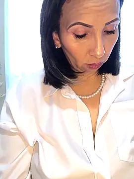 Mrsvictoriaaa online show from 01/17/26, 08:23