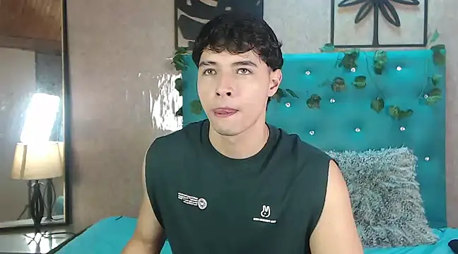 Snapshot of LiamAndrewzz chatting on 02/18/25, 06:58 LiamAndrewzz online show from 02/18/25, 06:58