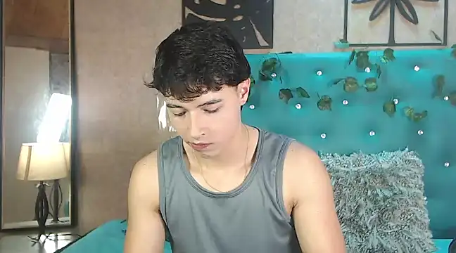 Snapshot of LiamAndrewzz chatting on 02/20/25, 07:19 LiamAndrewzz online show from 02/20/25, 07:19