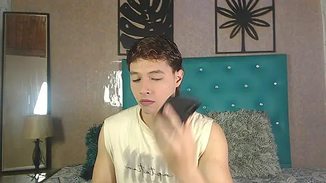 Snapshot of LiamAndrewzz chatting on 09/09/25, 05:07 LiamAndrewzz online show from 09/09/25, 05:07