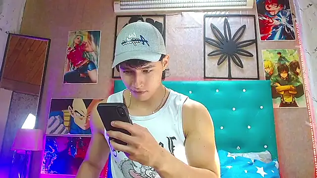 Snapshot of LiamAndrewzz chatting on 10/25/25, 04:35 LiamAndrewzz online show from 10/25/25, 04:35