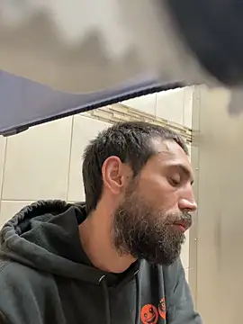 Snapshot of QueenM3 chatting on 10/10/25, 10:31 QueenM3 online show from 10/10/25, 10:31