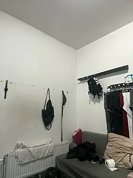 Snapshot of pesyelisa chatting on 03/04/25, 11:40 pesyelisa online show from 03/04/25, 11:40