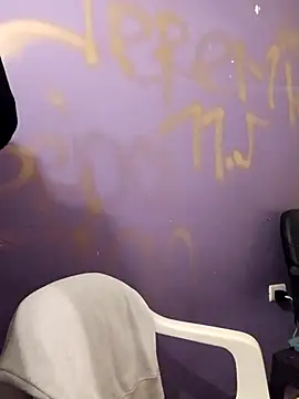 LeonRoots online show from 12/23/25, 08:12