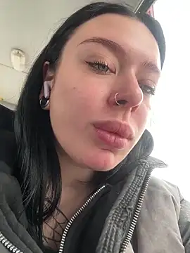 AlishaPrettyBlade online show from 04/21/26, 05:36