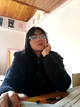 Arielle lov online show from 10/23/25, 04:17