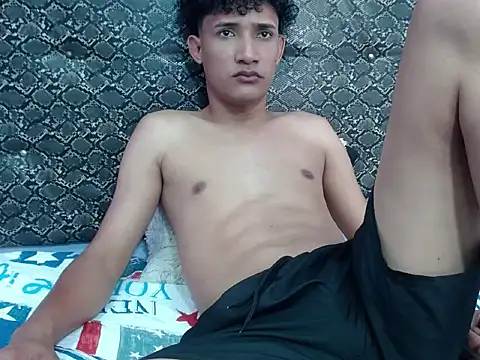 Snapshot of Boy_coll chatting on 10/02/25, 03:24 Boy coll online show from 10/02/25, 03:24