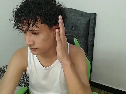 Snapshot of Boy_coll chatting on 03/09/26, 05:33 Boy coll online show from 03/09/26, 05:33