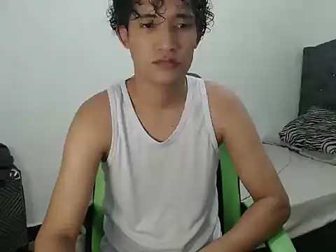 Snapshot of Boy_coll chatting on 04/07/26, 08:09 Boy coll online show from 04/07/26, 08:09