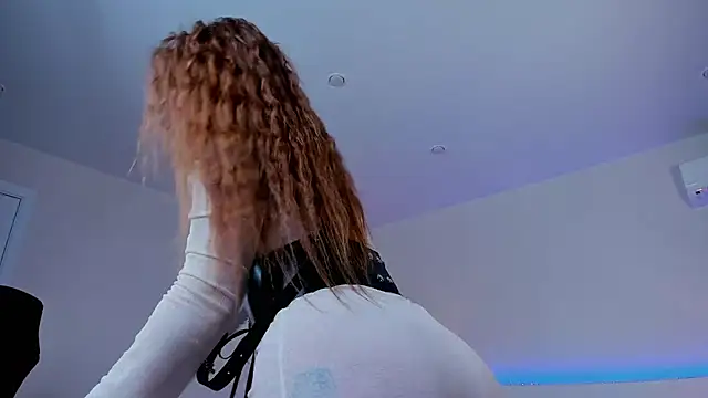 Snapshot of Sofia_beautifuul chatting on 03/21/25, 06:05 Sofia beautifuul online show from 03/21/25, 06:05