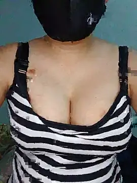 Snapshot of DesiLeela chatting on 07/31/26, 04:39 DesiLeela online show from 07/31/26, 04:39