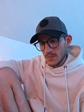 Snapshot of yoyoboy988 chatting on 03/10/25, 08:12 yoyoboy988 online show from 03/10/25, 08:12