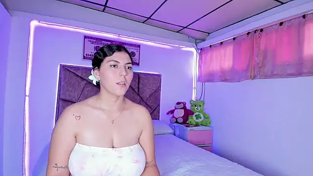 Snapshot of Cristal_Smith20 chatting on 10/18/25, 02:51 Cristal Smith20 online show from 10/18/25, 02:51