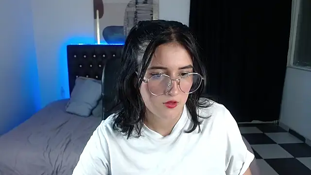 Snapshot of amy_royale chatting on 02/26/25, 02:04 amy royale online show from 02/26/25, 02:04