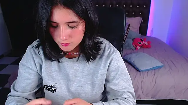 Snapshot of amy_royale chatting on 03/11/25, 08:20 amy royale online show from 03/11/25, 08:20