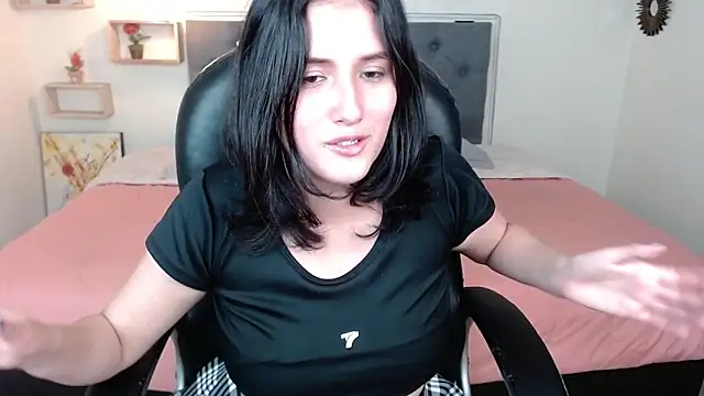 Snapshot of amy_royale chatting on 03/15/25, 05:19 amy royale online show from 03/15/25, 05:19