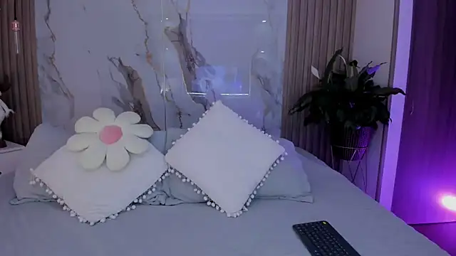 miss martiina online show from 11/26/25, 02:01