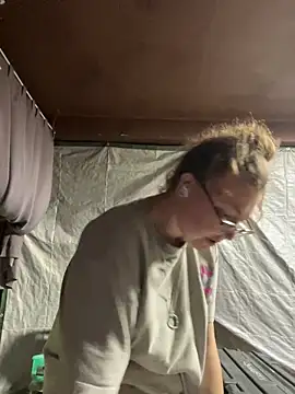 Snapshot of HTXBELLE chatting on 12/23/25, 12:52 HTXBELLE online show from 12/23/25, 12:52