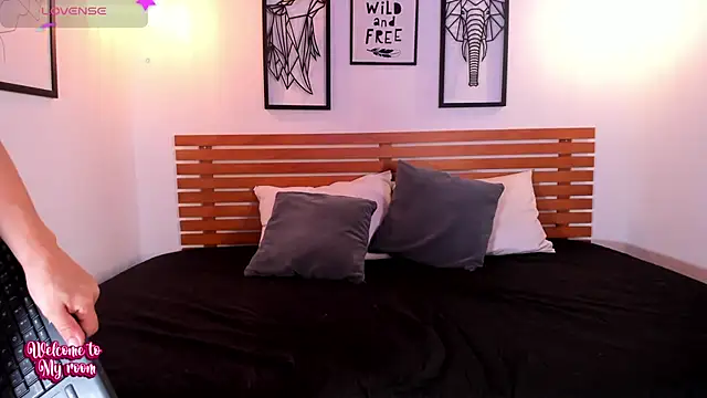 Snapshot of AbellaFox_ chatting on 09/28/25, 07:41 AbellaFox online show from 09/28/25, 07:41