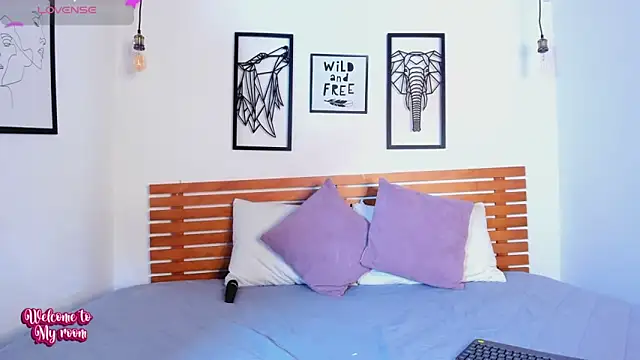 Snapshot of AbellaFox_ chatting on 10/08/25, 06:49 AbellaFox online show from 10/08/25, 06:49