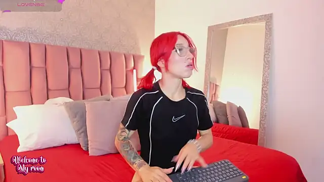 Snapshot of AbellaFox_ chatting on 11/22/25, 07:24 AbellaFox online show from 11/22/25, 07:24