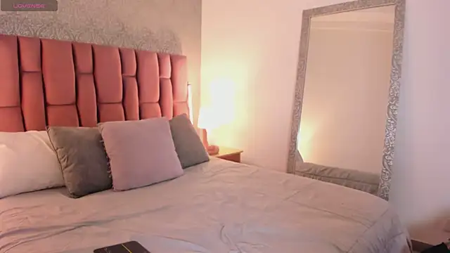 Snapshot of AbellaFox_ chatting on 11/28/25, 05:48 AbellaFox online show from 11/28/25, 05:48