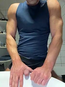 Snapshot of Nita69 chatting on 11/15/25, 04:14 Nita69 online show from 11/15/25, 04:14