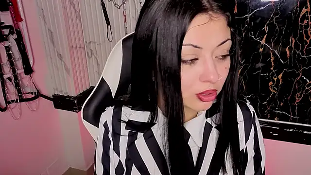 Snapshot of Guxplo_ chatting on 10/29/25, 04:09 Guxplo online show from 10/29/25, 04:09