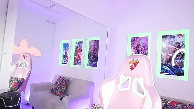 Snapshot of SaharaKramer chatting on 03/10/25, 10:24 SaharaKramer online show from 03/10/25, 10:24