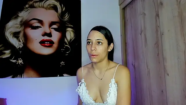 Snapshot of TANIA_06 chatting on 09/28/25, 12:10 TANIA 06 online show from 09/28/25, 12:10